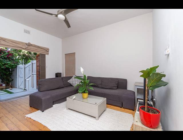 1.5 BEDROOM APARTMENT FOR SALE IN ORANJEZICHT